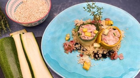 Zucchiniroulade mit Couscous