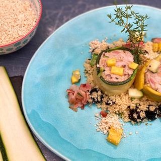 Zucchiniroulade mit Couscous