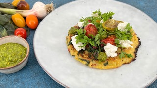 Mangold-Rösti mit Ziegenfrischkäse und geschmolzenen Kirschtomaten