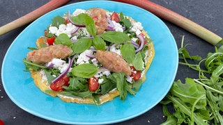 Reismehl-Pfannkuchen mit Feta und Rhabarber-Chutney