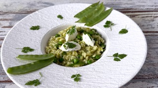 Erbsen-Risotto mit Frischkäse-Bällchen 