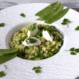 Erbsen-Risotto mit Frischkäse-Bällchen 
