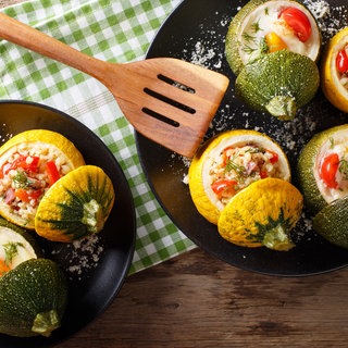 gefüllte Zucchini mit Gemüse