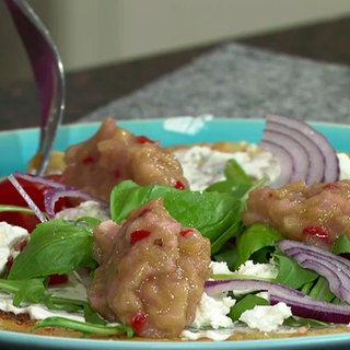 Reismehl-Pfannkuchen mit Feta und Rauke