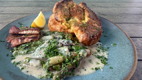 Spargelragout mit Pfitzauf und Schnitzelchen