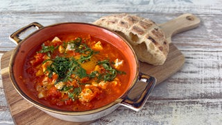 Shakshuka – Tomatenragout mit Ei und Paprika