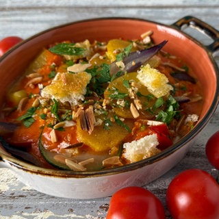 Kartoffelauflauf mit Paprika und Tomaten