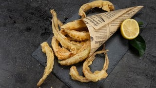 SWR1 Pfännle Streefood Rezept Blumenkohl Tempura. Wir verwenden die Blumenkohlblätter und frittierem sie in luftigem Tempurateig