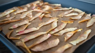 Knusprige Apfelschalenchips