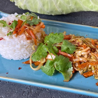 Geschmortes Filderkraut mit Ingwer und Karotte