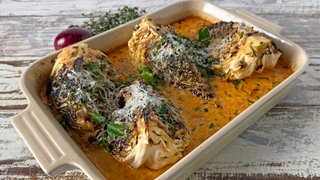 Gebratener Weißkohl in Käse-Sahne-Soße