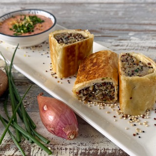 Filoteigröllchen mit Quinoa und Pilzen