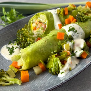 Kräuterpfannkuchen mit Lauch und Brokkoli