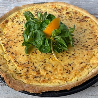 Kartoffelkuchen mit Orangen-Feldsalat