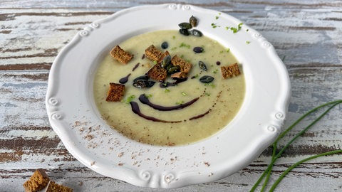 Sellerie-Birnen-Cremesuppe mit Lebkuchencroutons