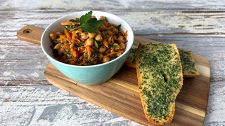 Kichererbsensalat mit Petersilie und Harissa