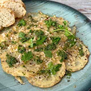 Sellerie-Carpaccio mit Kräutersoße
