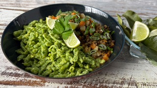 Kräuterknöpfle mit Curry-Linsen