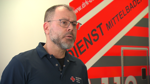 Als Notarzt sieht Norbert Jutt immer wieder Verkehrsunfälle mit Motorradfahrern und Motorradfahrerinnen. Ein Motorrad-Airbag vermeide schwere Verletzungen an Brust, Bauch und Wirbelsäule und bringe mehr Sicherheit, sagt er. 