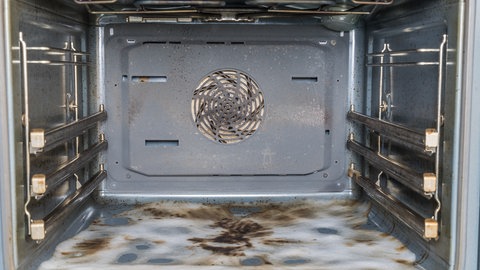 Backofen reinigen mit Schaum 