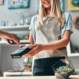Bargeldlos mit dem Handy bezahlen