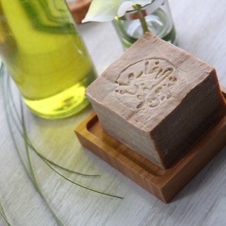 Seife in einer Holzschale