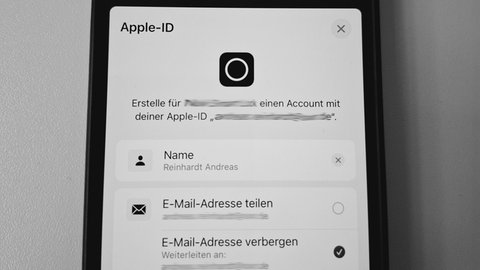 Ein Anmeldeschirm bei einem Webdienst, der eine Apple-ID-Anmeldung anbietet.