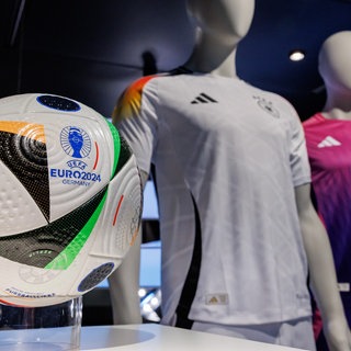 EM-Ball 2024 und Trikots der Fußball-Europameisterschaft von Adidas. Wie gut ist die Qualität von Adidas-Produkten?
