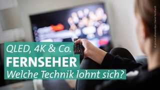Fernseher und Fernbedienung: Wer zur Miete wohnt, zahlt oft für Kabelfernsehen bei den Nebenkosten mit. Dieses Nebenkostenprivileg entfällt ab Juli 2024. Was Mieter wissen sollten.
