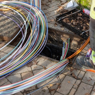 Kein schnelles Internet – wenn der vertraglich zugesagte Ausbau des Glasfaserkabels sich verzögert.