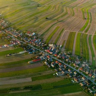 Die Kommunen verschicken die Bescheide für die neue Grundsteuer an die Eigentümer von Immobilien und Gewerbebetrieben.