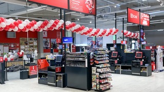 Neue SB-Kassen sollen auch besser vor Diebstahl schützen: Wann immer Kaufland neue Filialen eröffnet oder modernisiert, werden sowohl klassische als auch Selbstbedienungskassen installiert.