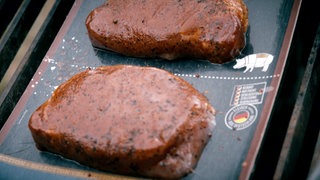 Eingeschweißtes Fleisch von Lidl. Wie gut ist Fleisch vom Discounter und wie steht es um das Tierwohl?