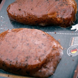 Eingeschweißtes Fleisch von Lidl. Wie gut ist Fleisch vom Discounter und wie steht es um das Tierwohl?