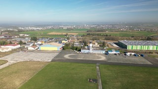 Auf dem Flugplatz in Bitburg will der britische Sportwarenhändler Frasers sein europäisches Hauptquartier bauen.