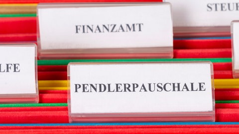 Unterlagen sortieren und den Überblick behalten.