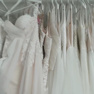 Schönaichs größter Kleiderschrank – Brautmode