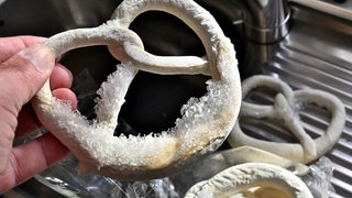 Viele fragen sich, wann eingefrorene Lebensmittel entsorgt werden müssen.