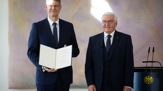 Bundesverkehrsminister Patrick Schnieder: Wir müssen jetzt nach vorne schauen! | Bundespräsident Frank-Walter Steinmeier (r), Verkehrsminister Patrick Schnieder (CDU)