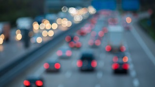 Autos in der Dämmerung, Stau
