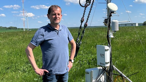 Einzigartiges Testfeld bei Donzdorf auf der Schwäbischen Alb: Dr Frank Musiol, koordiniert das Artenschutzprogramm am Energietestfeld