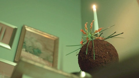 Kaffeekugel im Kerzenschein