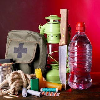 verschiedene Dinge, die man für den Notfall zu Hause haben sollte