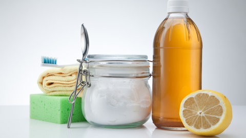 Putzsachen mit Natron