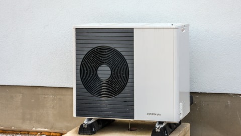 Auch in vielen Wärmepumpen wird PFAS-haltiges Kühlmittel verwendet. Deshalb wird intensiv nach Alternativen gesucht.