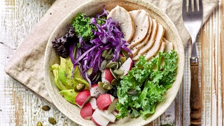 Gemüsebowl mit reichlich Proteinen