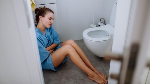 Chronische Bauchkrämpfe und Durchfall belasten den ALltag von CED-Betroffenen sehr