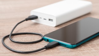 Powerbanks sind praktisch, wenn der Handyakku unterwegs den Geist aufgibt