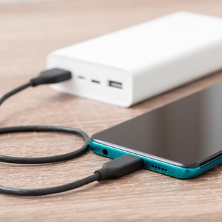 Powerbanks sind praktisch, wenn der Handyakku unterwegs den Geist aufgibt