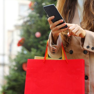 Shopping zur Weihnachtszeit: Preisvergleichsportale können helfen einen guten Preis online für Geschenke zu finden